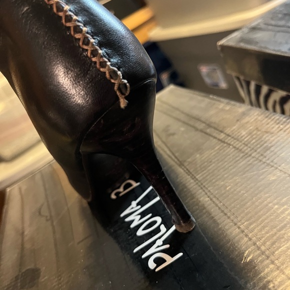 Paloma Barcelo Brown and Red Heeled Boots Sleek Design - Picture 4 of 4